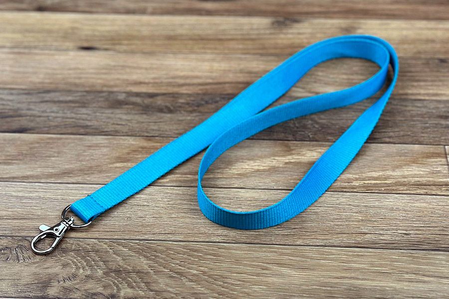 blauwe lanyard van 15mm breed zonder bedrukking